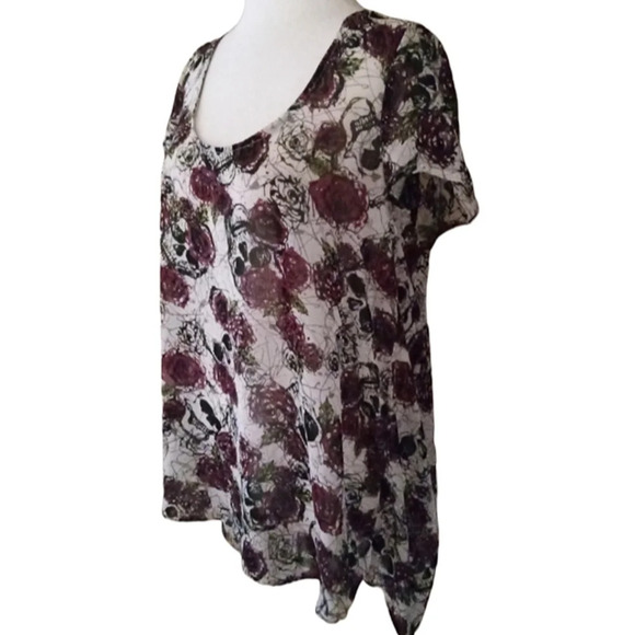 Hot Topic Women's Skull & Roses High Low Hem Blouse Size Large - Picture 10 of 11
